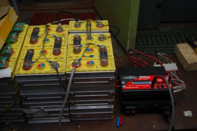 Зарядное устройство для батареи ElectroCat